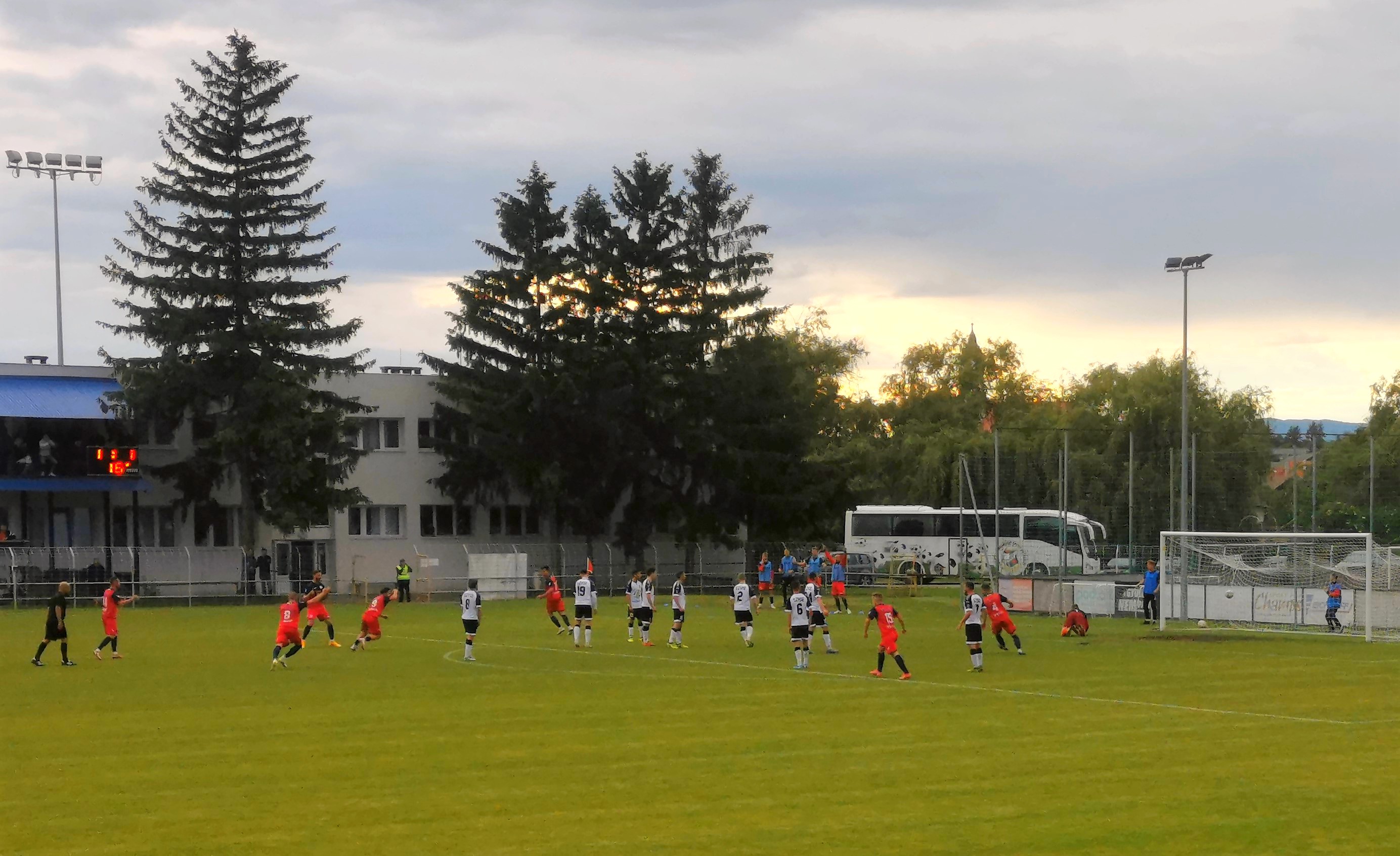 Labdarúgás – Bennmaradt az NB III-ban a Vác FC