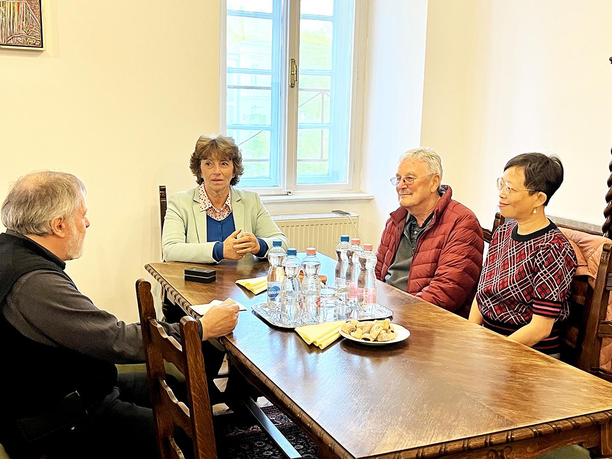 Dr. Kristóf Béla fiát fogadta a polgármester