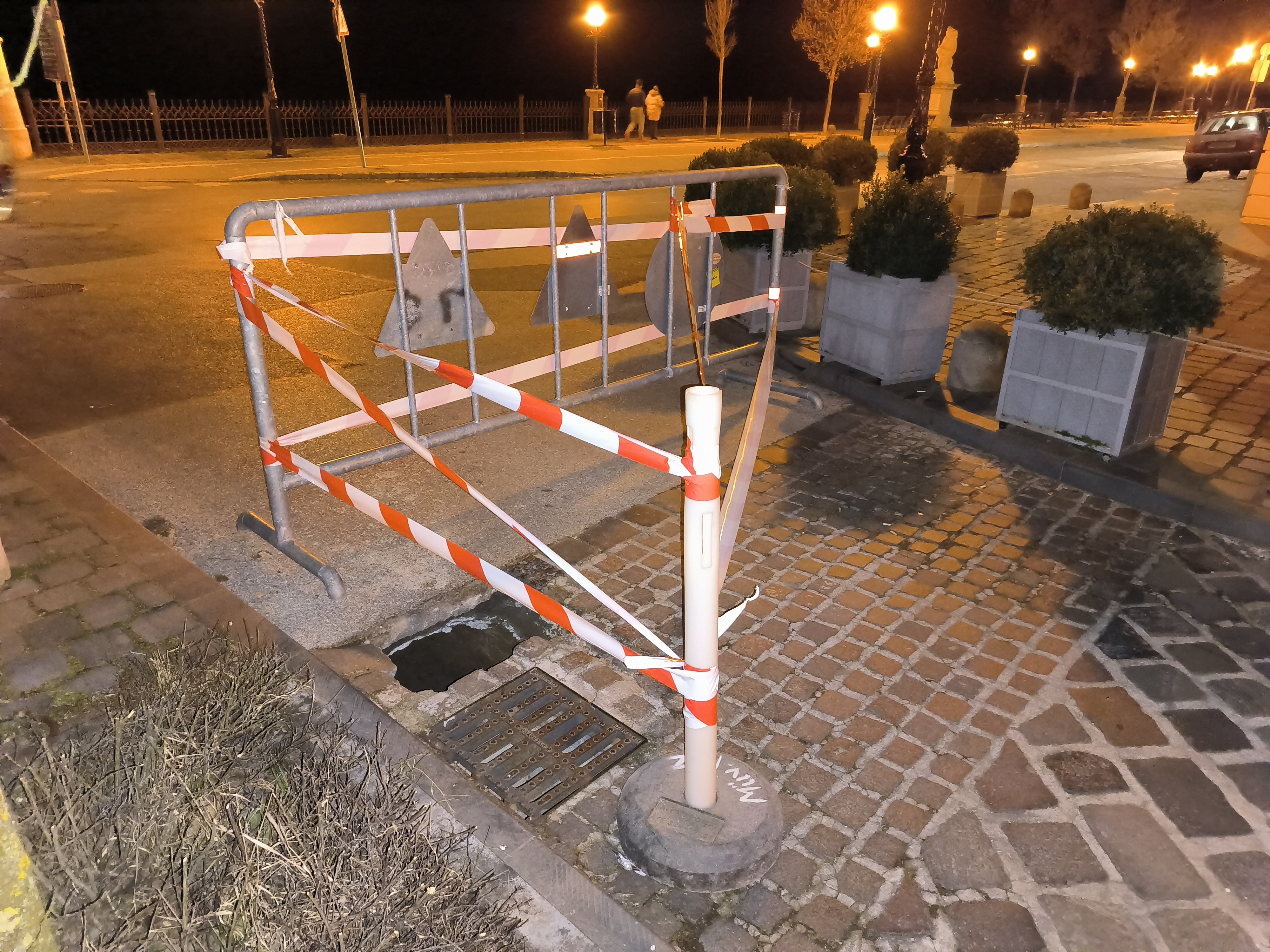 Útbeszakadás – nem lehet felhajtani az Eszterházy utcába!