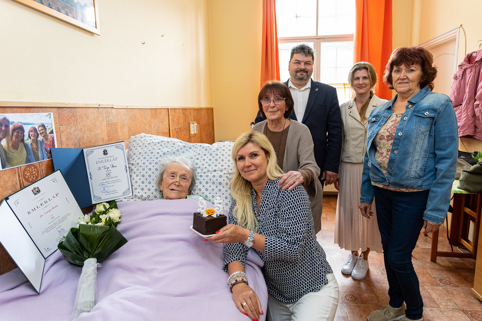 Szeretettel köszöntjük a szépkorú dr. Varga Ilonát