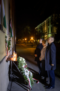 Forradalmi áldozatok előtt hajtott fejet városunk