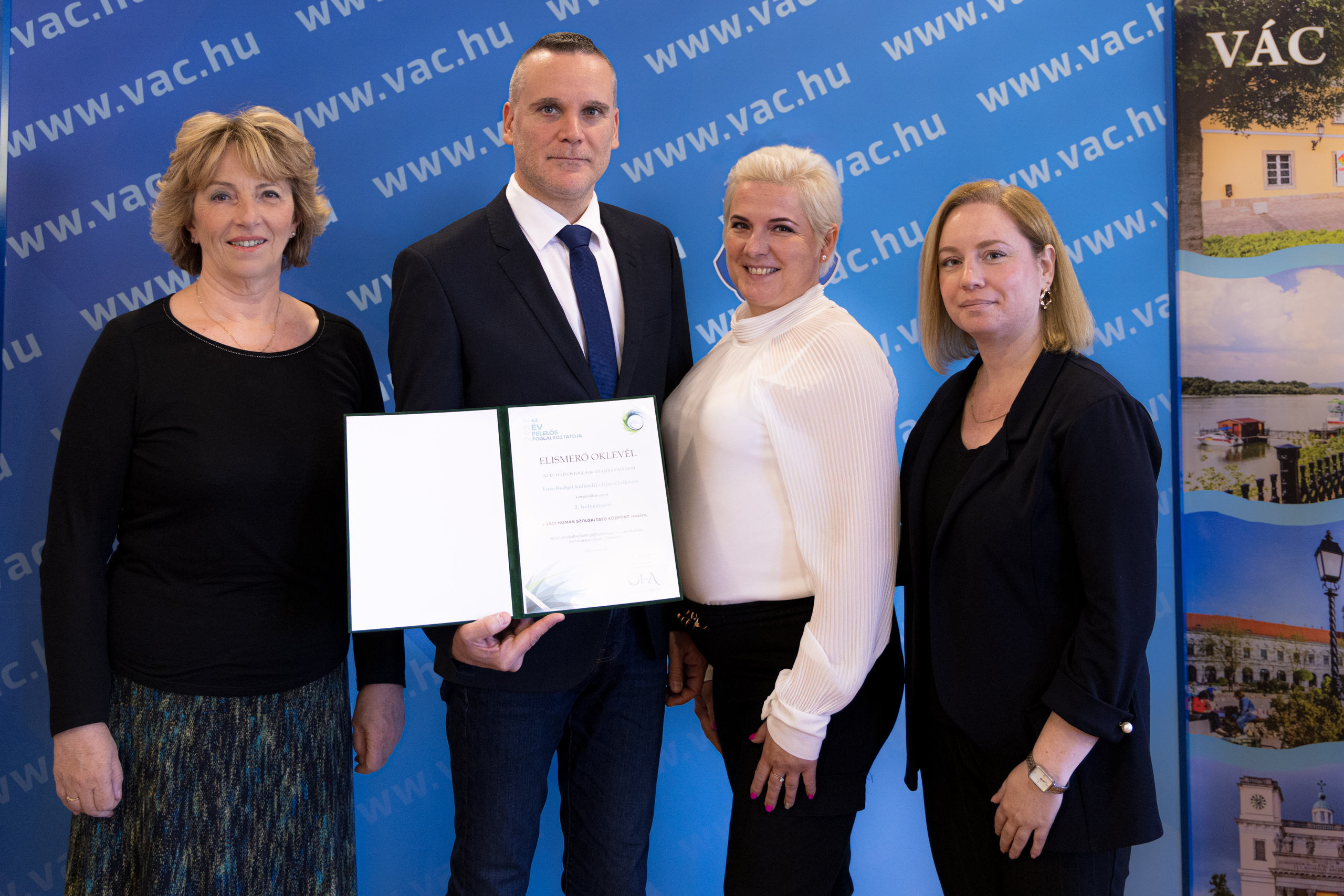 Városvezetői gratuláció a Váci Humán Szolgáltató Központnak