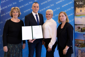 Városvezetői gratuláció a Váci Humán Szolgáltató Központnak
