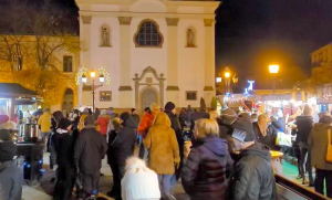 Szombaton megnyílt a karácsonyi vásár és a csúszkapálya 