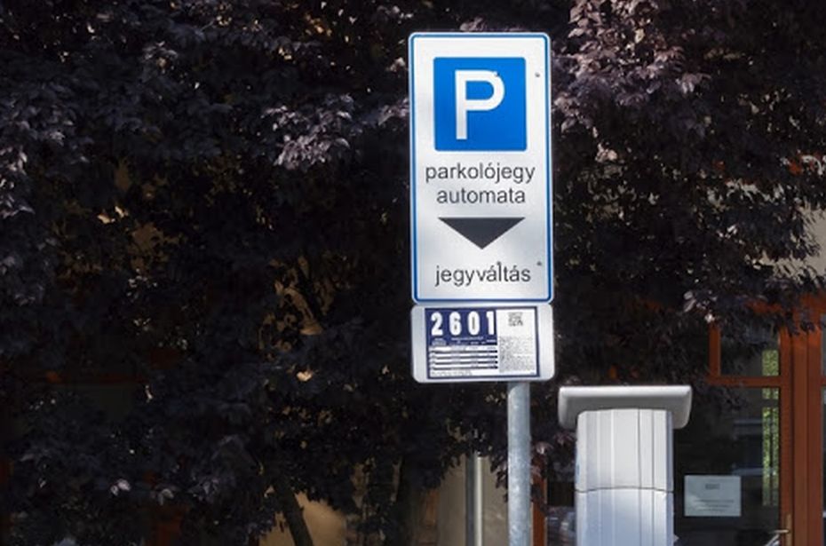 Parkolás: május 1-től turisztikai időszak